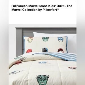 Pillowfort Marvel Icons Quilt - Cream and Blue